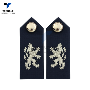 Parches Personalizados Internacionales Trendle al por Mayor |   Tela de Fieltro No Tejida con Diseño de Trenza Dorada Bordada a Mano en 3D y Clip de Botón Metálico - Product Image 4