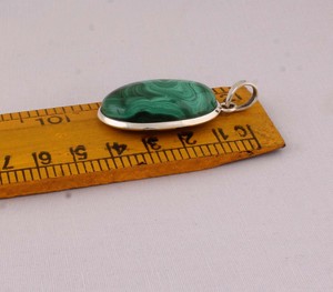Vente en gros de pendentifs en malachite naturelle, argent sterling 925, grand ovale, pierre verte rayée, collier avec breloque, bijoux de haute qualité - Product Image 4