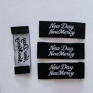 Etiquetas Tejidas Personalizadas con Logotipo de Dibujos Animados TITAN TREAD WEAR TTW-CTL-0005, Autoadhesivas por un Lado, Plegables, Ecológicas, Lavables, Cortadas con Láser - Product Image 3