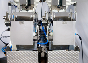 Máquina Automática de Llenado y Empaquetado Lineal de Dos Cabezales con Cinta Transportadora y Motor para Envasado de Alimentos, Verduras y Ensaladas en Film - Product Image 2