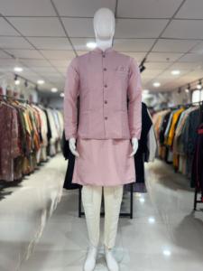 Ensemble de veste kurta pour homme en tissu de soie pure avec broderie et travail de sequins, kurta de créateur avec koti, idéal pour les fêtes royales. - Product Image 4