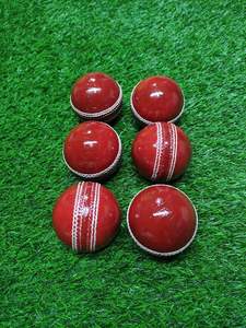 Pelota de Cricket Roja Personalizable de la Mejor Calidad RX, Tamaño 4, Cosida a Mano, Duradera, Ligera y Ecológica, la Elección de los Cricketeros - Product Image 6