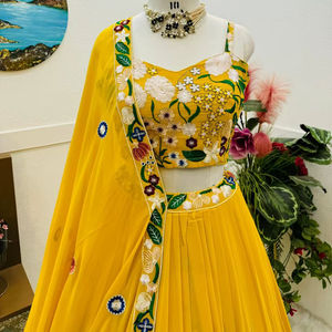 ชุดเลเฮนกาโชลีผ้าจอร์เจียต์ลายปักเลื่อม ดีไซน์ล่าสุดจากเทเนซี สำหรับผู้หญิง - Product Image 1