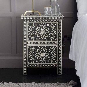 Table de chevet vintage en os incrusté, tiroir latéral à motif artistique, meuble fait main, unité de rangement élégante pour chambre à coucher - Product Image 1
