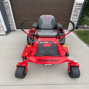 Tondeuse à gazon Gravely pour une coupe efficace de l'herbe, équipement professionnel d'aménagement paysager, performances fiables et construction durable - Product Image 2