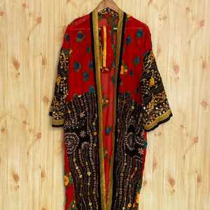 Kimono de Seda con Bordado Indio, Estilo Boho, Patrón Floral Phulkari, para Otoño e Invierno - Abrigo de Georgette al por Mayor - Product Image 3
