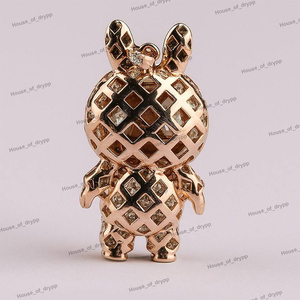Lindo conejito colgante Iced Out Moissanite diamante colgante chapado en oro rosa collar con pavé ajuste diseño de personaje de dibujos animados - Product Image 5