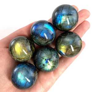 Sphère de cristal de labradorite naturelle polie, pierre précieuse de labradorite à reflets pour la décoration de la maison, la méditation, la guérison Reiki - Product Image 2