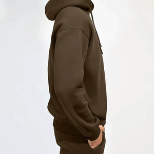 Conjunto Deportivo Marrón Premium - Sudadera con Capucha de Felpa y Pantalones Deportivos - Fabricante de Ropa Personalizada Directo de Fábrica en Sialkot - Product Image 4