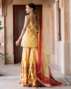 SADIA AUN HUTE COUTURE <b>Yellow</b> Embroidered Silk <b>Saree</b> Red Dupatta Traditional Indian Wedding Outfit Women Regular Fit - Product Image 1