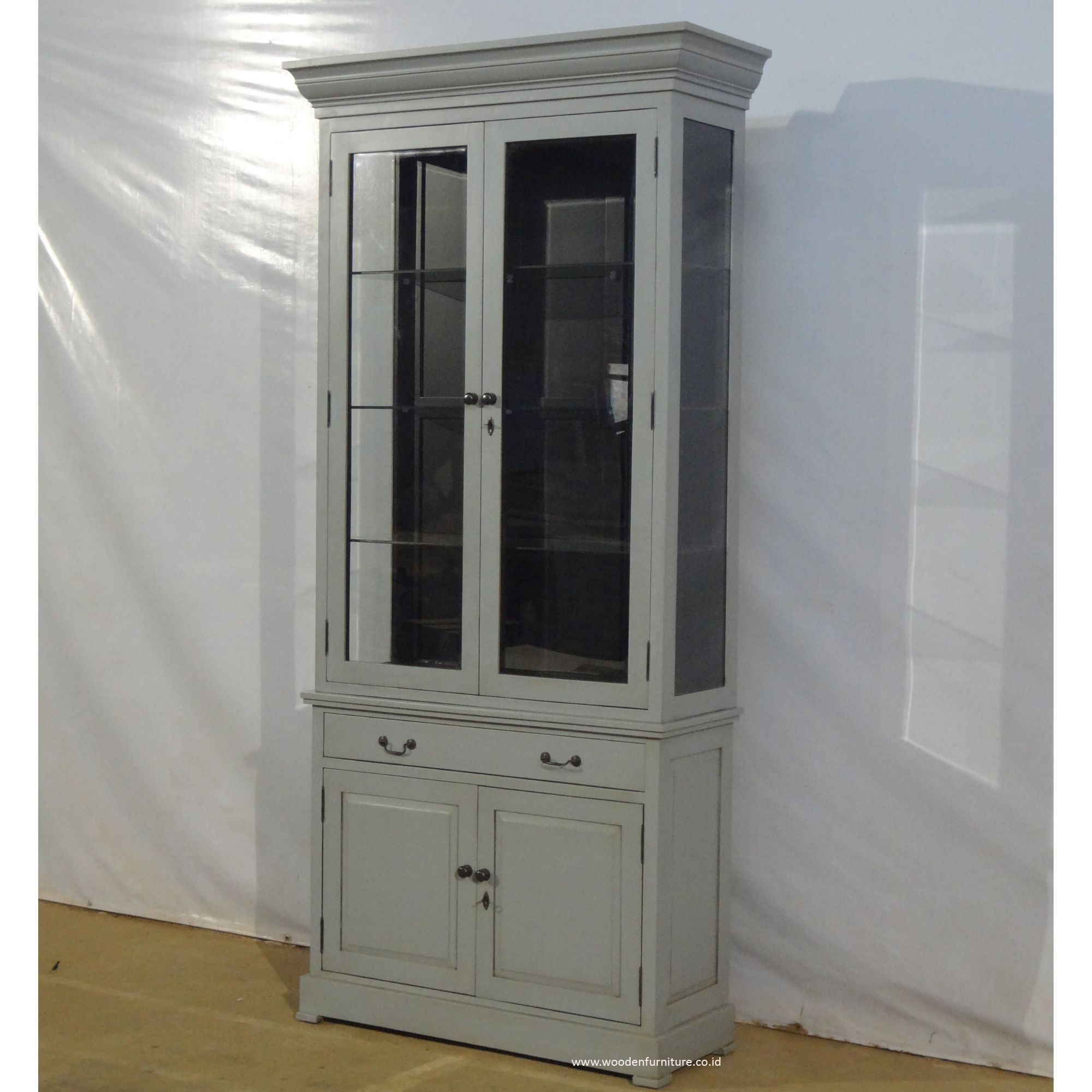 Антикварная отделка витрины или чехла для книг также функционирует как буферная отделка, произведенная в Jepara Jawa Tengah Indonesia