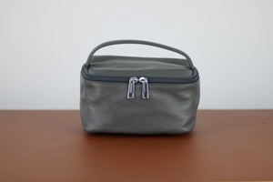 Trousse de toilette personnalisée avec des initiales de monogramme d'or en cuir Look for Him Men Dad Fathers TYG-0055E - Product Image 5