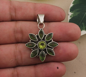 Collier pendentif vintage en péridot naturel, argent sterling 925 plaqué platine, véritable pierre précieuse verte, charme pierre de naissance d'août - Product Image 6