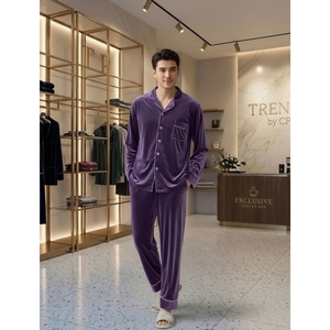 Conjunto de Pijama de Terciopelo de Lujo para Hombre TrendsbyCp - Ropa de Dormir de Terciopelo Suave y Cálida para Invierno, Ecológica y Antibacteriana, con Ribete y Bolsillos - Product Image 3