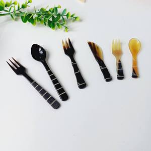 Cuchara y tenedor de cuerno de búfalo natural más vendidos, comúnmente utilizados para comer caviar, servir ensaladas y degustar platos finos. - Product Image 4
