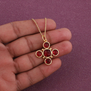 Collar con Colgante de Cruz de Rubí Chapado en Oro Vintage con Engaste de Bisel y Cadena de Serpiente, Joyería Unisex para Uso Diario - Product Image 3