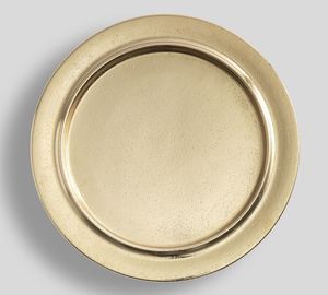 Assiettes rondes en métal doré pour une décoration élégante de table de mariage, hôtel, banquet, restaurant. - Product Image 1