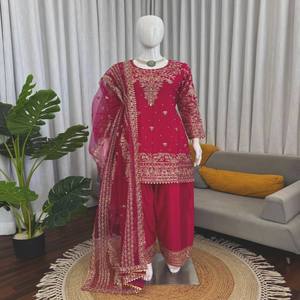 Conjunto de Kurta y Salwar de Seda VASTRA COTTAGE con Bordado de Hilo y Lentejuelas, Dupatta de Red con Borde de Encaje, Ropa Étnica para Fiestas - Product Image 1