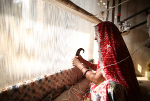 Alfombra de Lana Tejida Plana Azul Delphinium/Blanco Nube con Patrón Geométrico 6x8 pies, Impermeable, Ecológica, para Exteriores, Hecha a Mano en India - Product Image 6