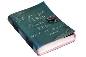 Journal en cuir TC vert magnifiquement vieilli avec serrure en C en laiton antique, papier de coton sans bois Design unique carnet de notes - Product Image 2