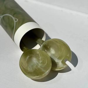 Ensemble de service à salade en résine écologique fait main, 2 pièces, cuillère et fourchette blanches, ustensiles pour la cuisine, la table à manger, cuillères décoratives - Product Image 4