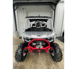 Tout nouveau Defender X Mr 4WD 4 temps certifié EPA EEC, demi-portes, HD10 Hyper Silver & Legion Red UTV - Product Image 1