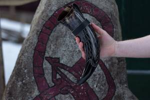 Cuerno Vikingo Artesanal de Cuerno Natural para Beber, Revive las Antiguas Tradiciones, Estilo Legado, Decoración Animal para el Hogar, Para Amantes de los Vikingos - Product Image 2