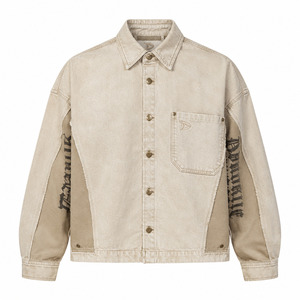 Veste en jean bleu délavé avec rivets en laiton et insignes cousus, coupe ample, style rétro années 90, unisexe, type shacket - Product Image 3