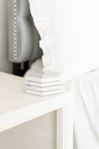 Posavasos de mármol blanco natural con base de corcho, juego de cuatro, seis u ocho. - Product Image 4