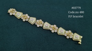 Bracelet Kundan Sovereign plaqué or, pierres Kundan, laiton, bijoux ethniques Kundan pour mariage et fêtes. - Product Image 6