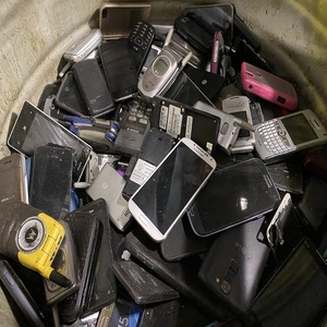 Pièces de téléphone portable, rebuts de connecteurs dorés pour opérations de recyclage professionnelles, haute qualité, origine France, prêts pour les grandes commandes - Product Image 4