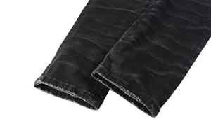 Experimenta el brillo glamuroso de los cristales de alta densidad que añaden un toque real a tu pantalón vaquero único con pedrería. - Product Image 5