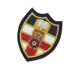 Badges brodés à coudre de haute qualité avec fils multicolores, tissu écologique, motifs personnalisés et construction durable - Product Image 6