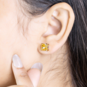 Boucles d'oreilles clous en zircon taille princesse, plaqué rhodium argenté, sertissage griffe, poids personnalisable, bijoux fins pour femme, classiques et quotidiens - Product Image 6