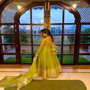 Ensemble robe Anarkali en soie Chinon VASTRA COTTAGE avec broderie lourde en sequins, pantalon et dupatta – Tenue de mariage haut de gamme - Product Image 3