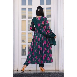 ชุดราตรีพิมพ์ลายสำหรับงานดีไซน์เนอร์มีลายคอผ้าด้านล่างพร้อมพิมพ์ลาย - Product Image 3