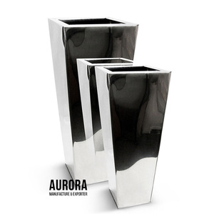 Juego de Jarrones Cuadrados Modernos de Acero Inoxidable AURORA con Acabado Espejado y Orificio de Drenaje para Decoración de Plantas Verdes en Interiores/Exteriores - Product Image 2
