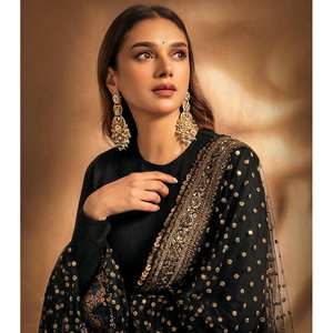 Robe de soirée en satin de créateur avec des sequins et des broderies Zari pour les occasions spéciales - Product Image 3