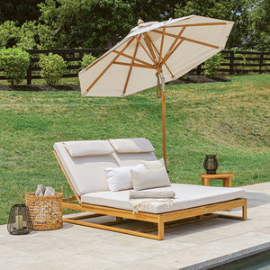 Chaise longue d'extérieur moderne en teck massif de qualité supérieure avec dossier inclinable réglable et coussin épais pour villa, hôtel, bord de piscine - Product Image 1