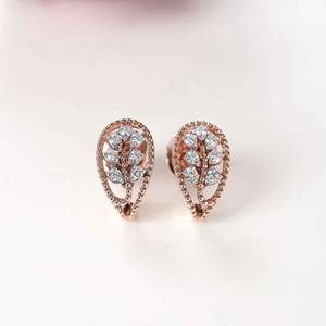 Boucles d'oreilles clous en diamant de laboratoire, or rose/blanc/jaune 14 carats, sertissage griffe, certifiées IGI, bijoux de luxe pour cadeau d'anniversaire ou de fête - Product Image 5