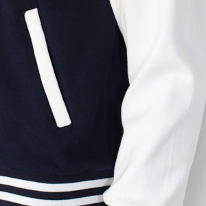 เสื้อแจ็คเก็ตวาร์ซิตี้ฤดูหนาวแบบ unisex ระบายอากาศได้ดี พร้อมโลโก้ลายเรขาคณิตที่ด้านหน้า คอตั้ง ดีไซน์บาสเก็ตบอลแบบสั่งทำได้ - Product Image 5