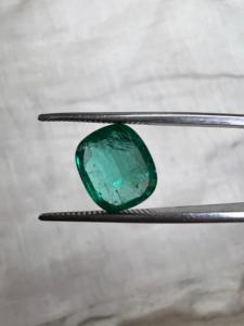 Piedra suelta facetada de berilo verde brillante de 3.74 ct, genuina, origen Zambia, venta al por mayor - Product Image 3