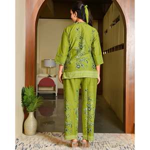 Conjunto de Cordón de Georgette Verde Puro Rinji XS para Uso en Prendas - Product Image 6
