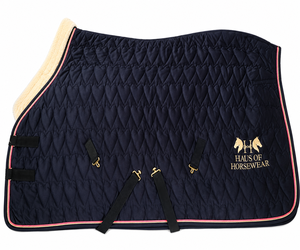 Couverture de cheval matelassée en forme de cœur élégante, imperméable, en velours de laine, avec rembourrage en peau de mouton, pour l'équitation, du fabricant Equine Riding House - Product Image 1