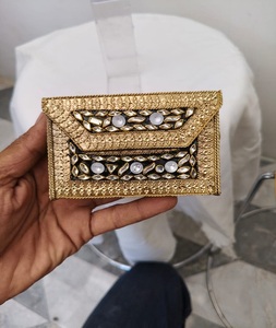 Mini Bolso de Mano Kundan de Latón, Chapado en Oro, Diseño Personalizado Hecho a Mano, para Uso Nocturno, con Diamantes y Cierre de Hebilla - Product Image 5