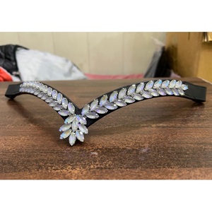 Correa de frente de cuero negro para caballo inglés con cristales de imitación en forma de lágrima y diseño en V para exhibición, accesorio de brida LLT - Product Image 1
