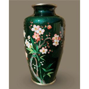 Jarrón de Flores de Esmalte Verde de Lujo, Diseño Floral, Artesanía Metálica, Recipiente Decorativo Hecho a Mano para Decoración de Mesa en Hogar, Oficina u Hotel - Product Image 1