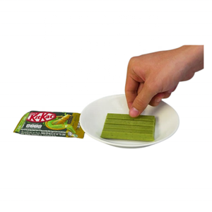 KitKat Té Verde 4F 35g ofrece obleas crujientes cubiertas de un suave chocolate de té verde para un snack dulce y aromático - Product Image 2