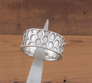 Bague de football en argent sterling 925, sertie clos, poli miroir, faite à la main, pour femme, bijou d'athlète en argent massif, idéale pour les fêtes - Product Image 2