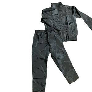 Ensemble de survêtement personnalisé pour homme : veste coupe-vent et short en polyester et nylon, imperméable et réfléchissant, avec fermeture éclair - Product Image 5